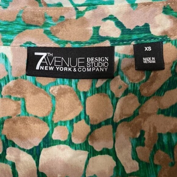 New York & Company Button Down Short Sleeve Leopard Print Shirt, Size XS - Picture 5 of 8